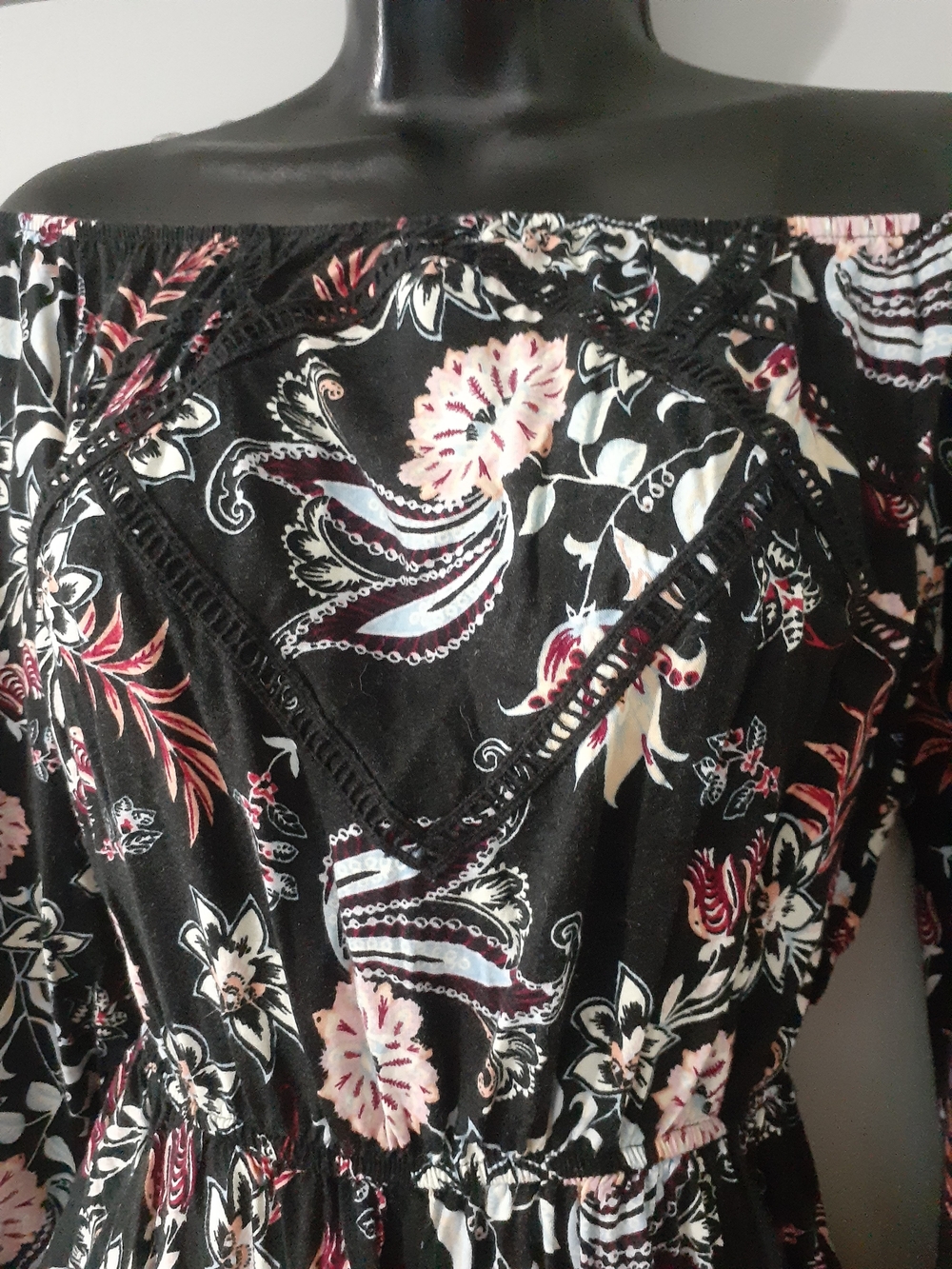 Xhilaration Black floral off shoulder romper - Picture 4 of 5